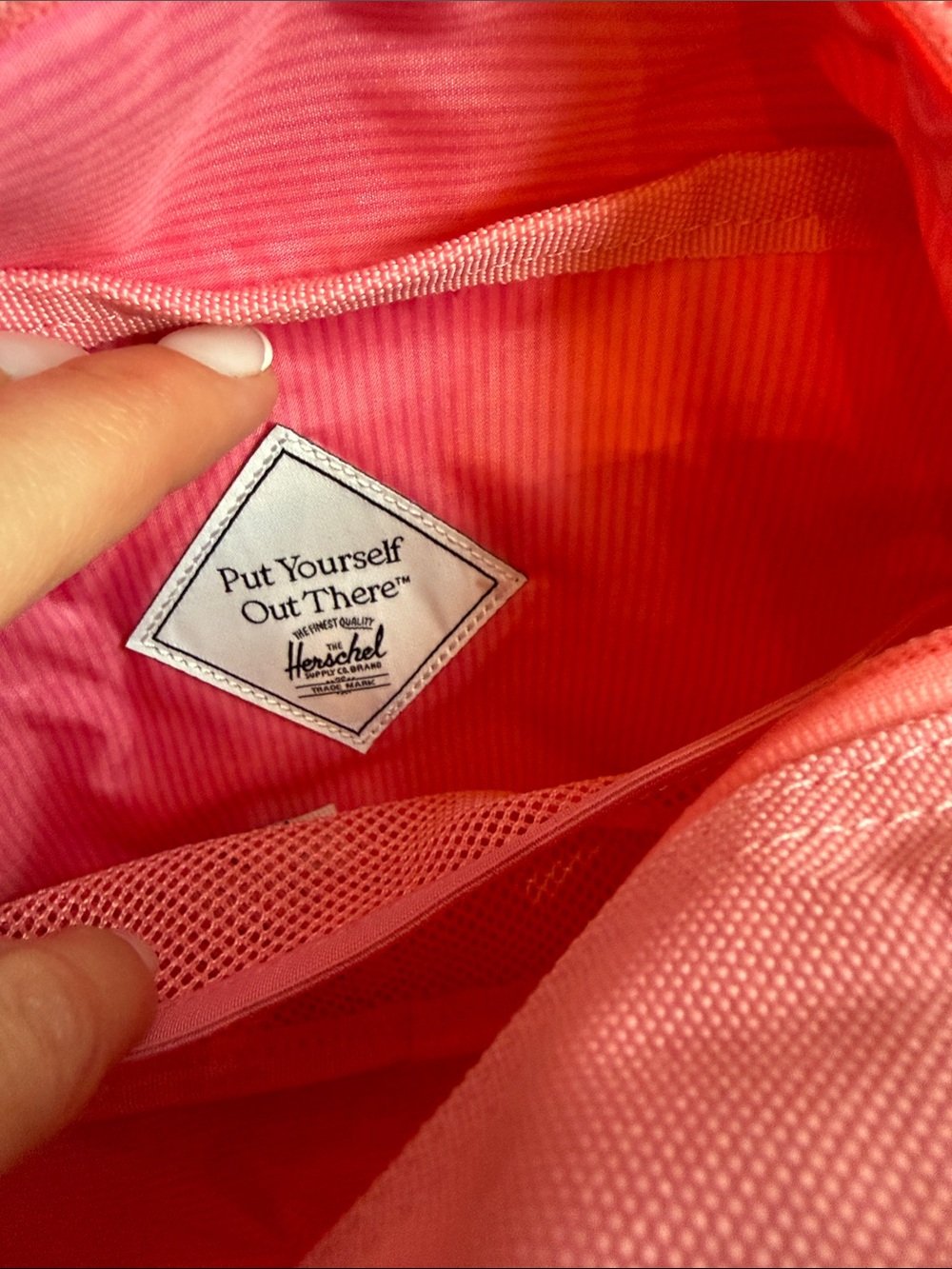 Limited Edition Herschel Supply Company Pink Cosmetic Pouch brand new with tags - Picture 10 of 11